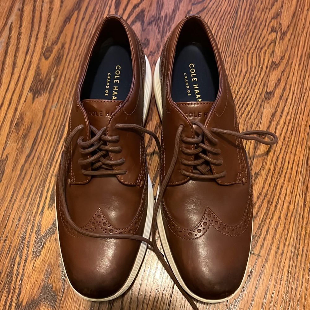 Men’s Size 9.5 Cole Haan Dress Shoes.  Like New
